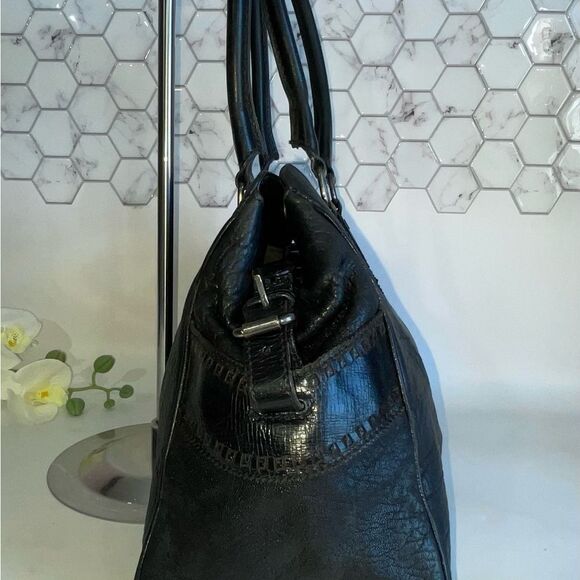 Fendi Black Leather Shoulder Bag Timeless Design - Picture 3 of 16